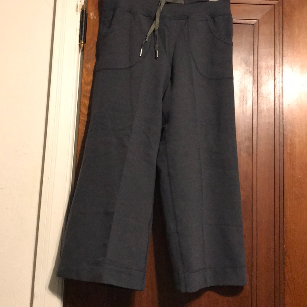 Lululemon yoga capris